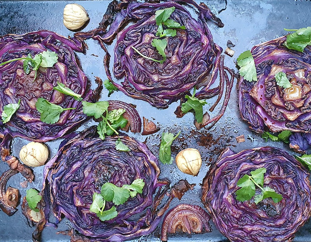 Balsamic roasted red cabbage with chestnuts