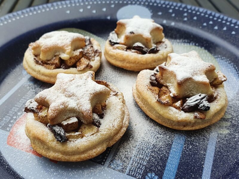 Vegan Christmas apple pies