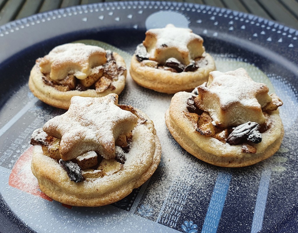 Vegan Christmas apple pies