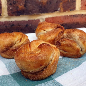 Easy cinnamon cruffins