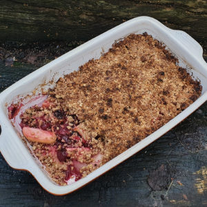 Vegan Apple and cranberry sauce crumble