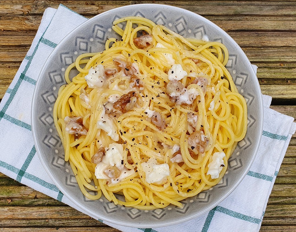 Vegan creamy spaghetti