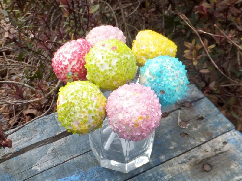 White chocolate cake pops