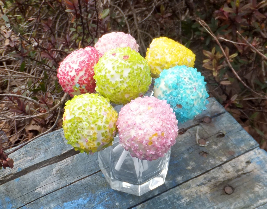 White chocolate cake pops