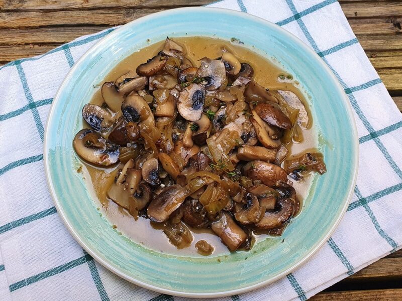 Sauteed mushrooms in Brie