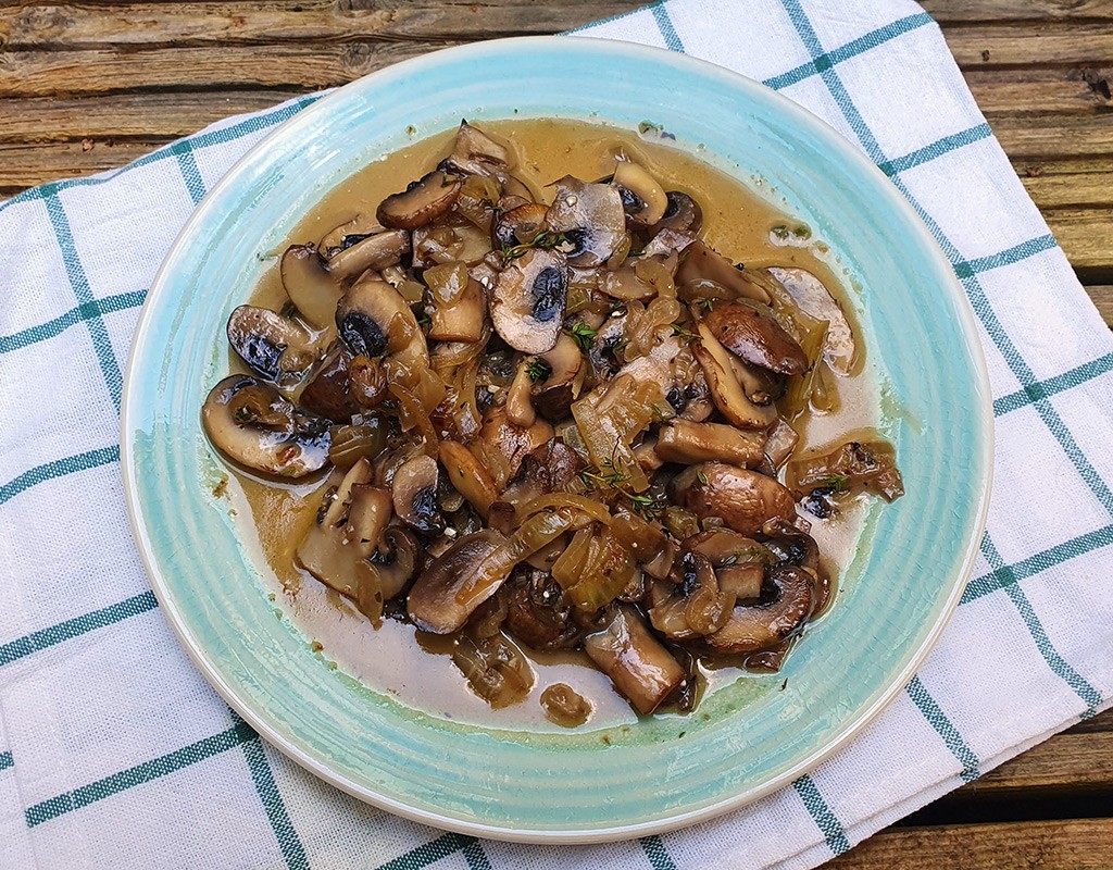 Sauteed mushrooms in Brie