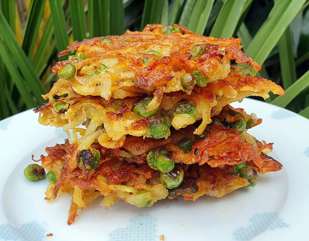 Spiced green pea and potato rosti