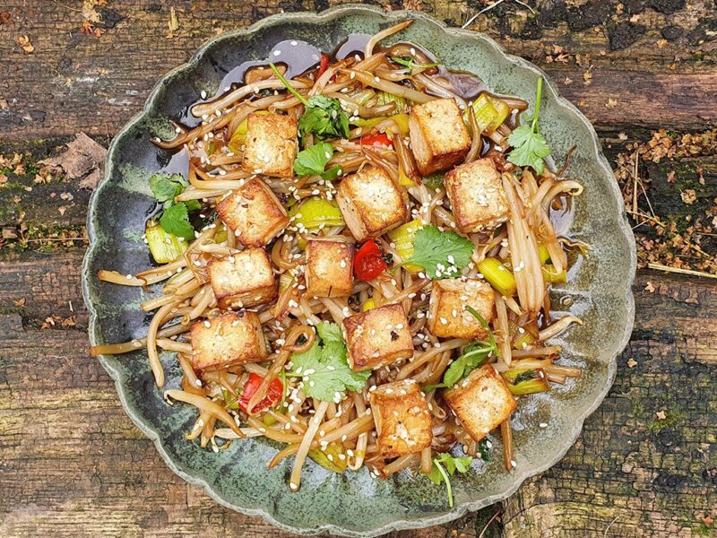 Stir-fry beansprouts and leek with tofu