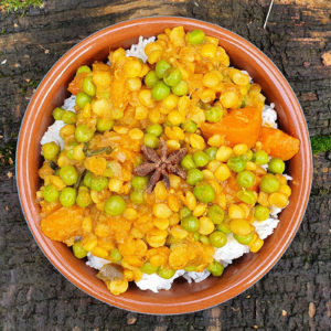 Yellow split pea and green pea curry