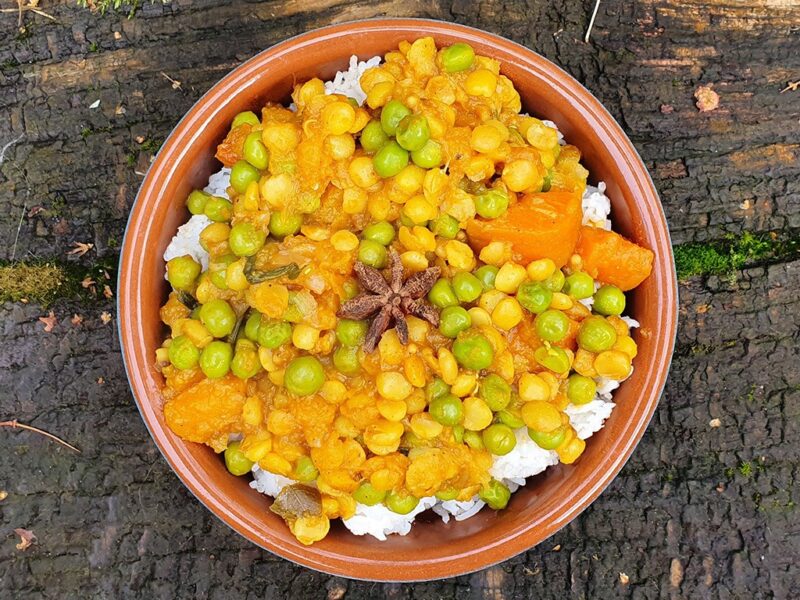 Yellow split pea and green pea curry