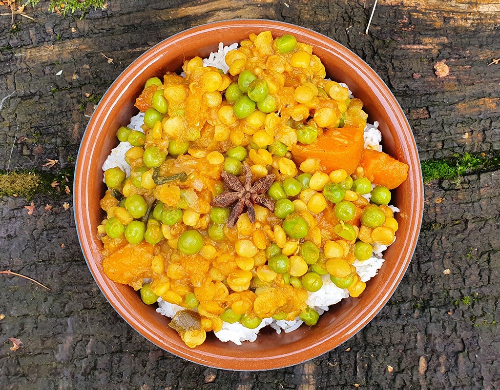 Yellow split pea and green pea curry