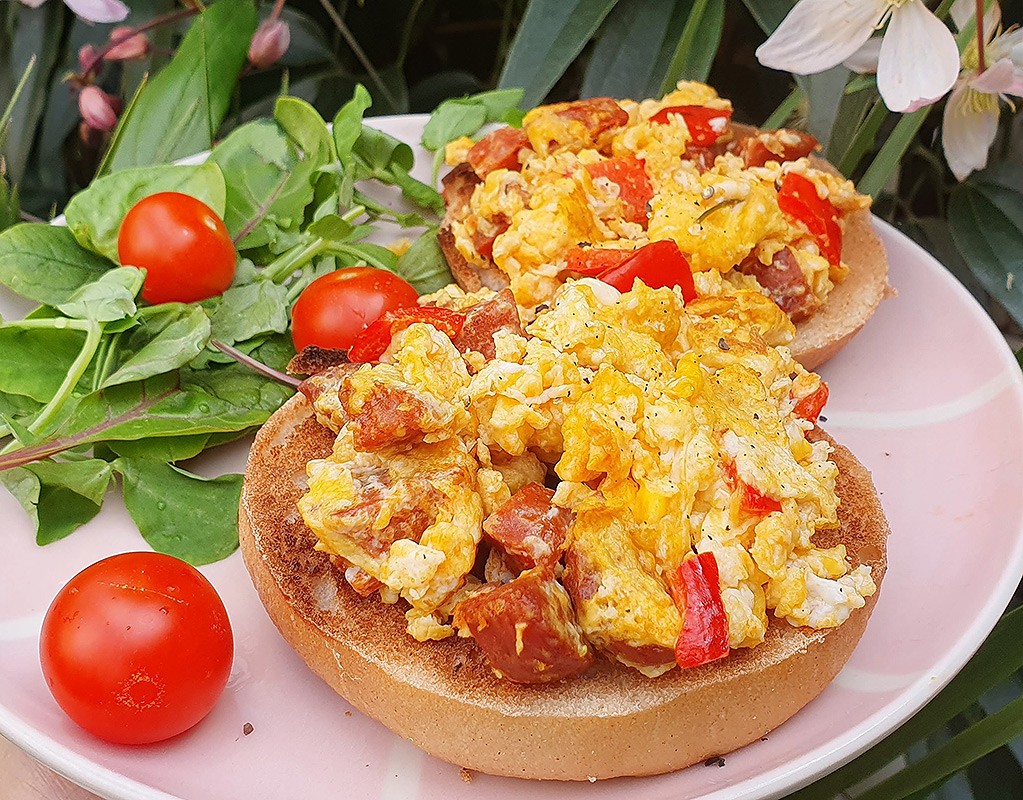 Bagel with egg and chorizo