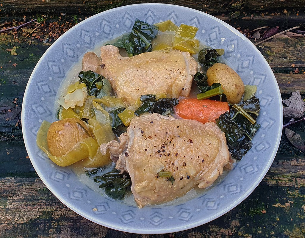 Chicken and new potato stew in mustard and lemon sauce