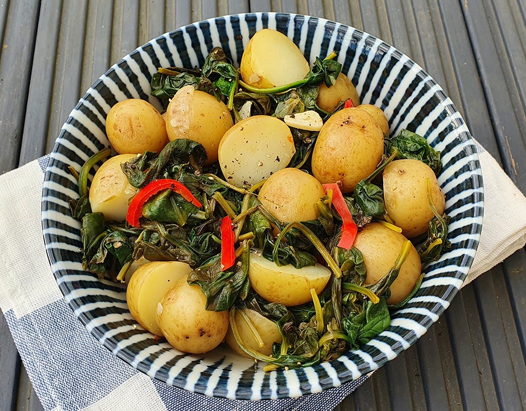 New potatoes with spinach