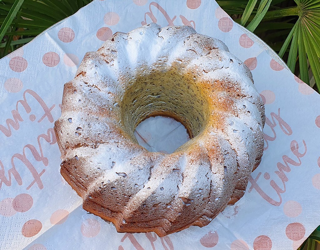 Poppyseed and yoghurt bundt cake