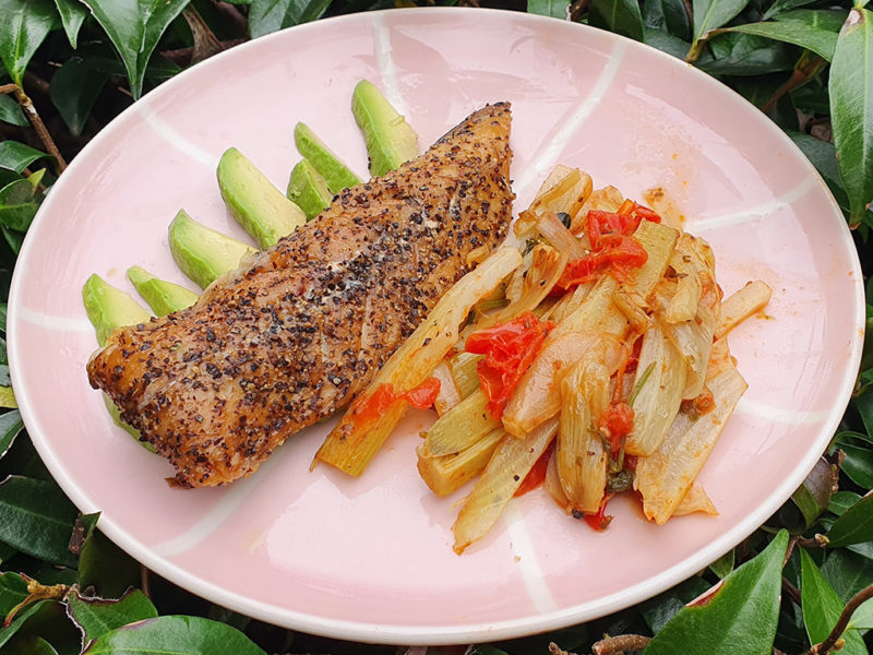 Smoked mackerel with fennel and tomato