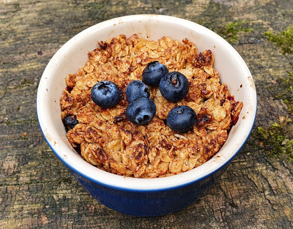 Vegan apple, blueberry and almond crumble