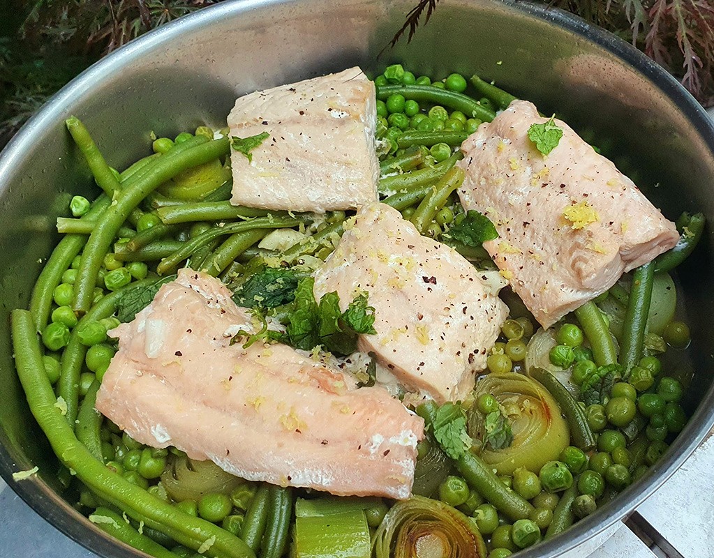 Braised peas and beans with salmon