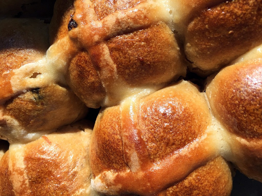 Classic hot cross buns