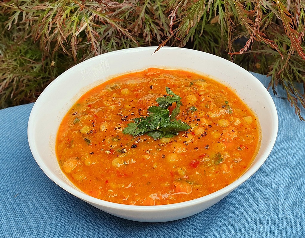 Split pea and bell pepper soup