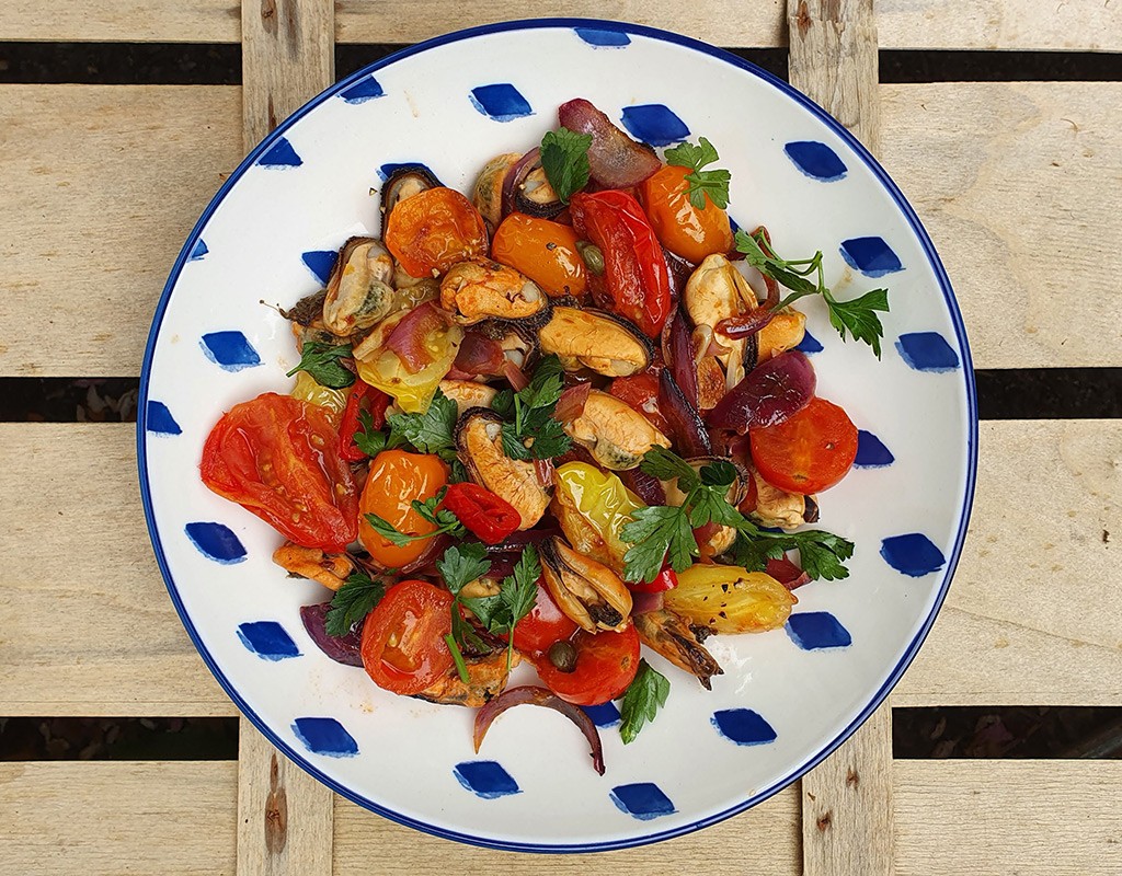 Mussels with balsamic tomatoes