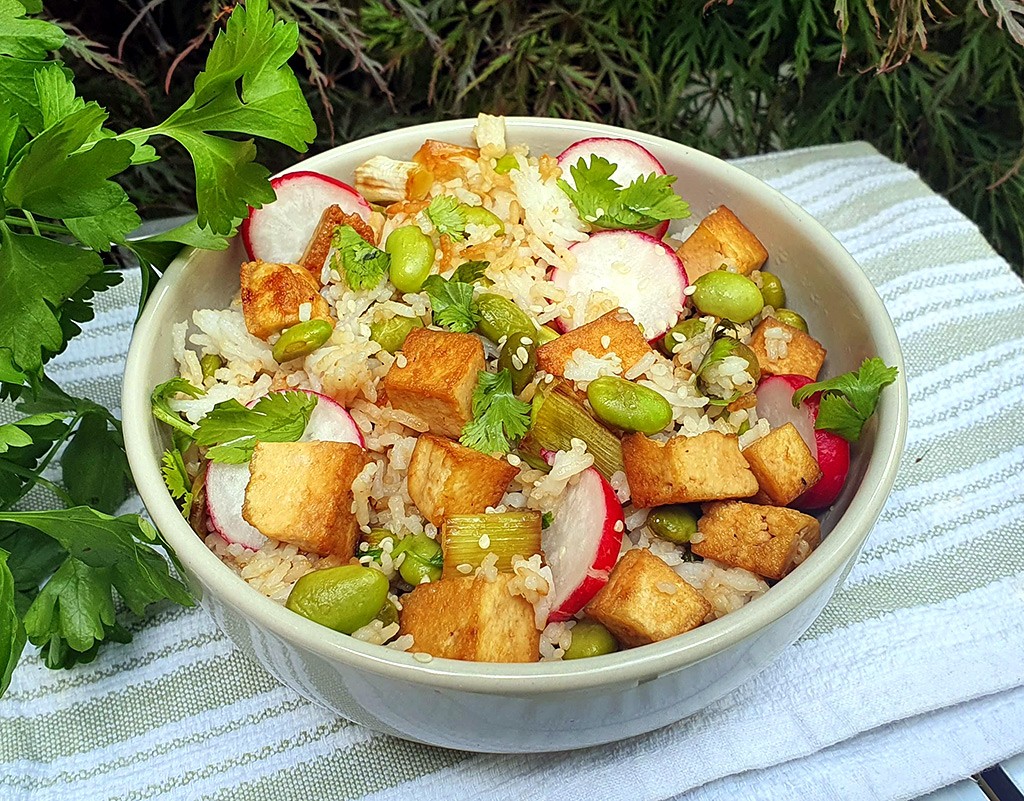 Rice salad with edamame and crispy tofu