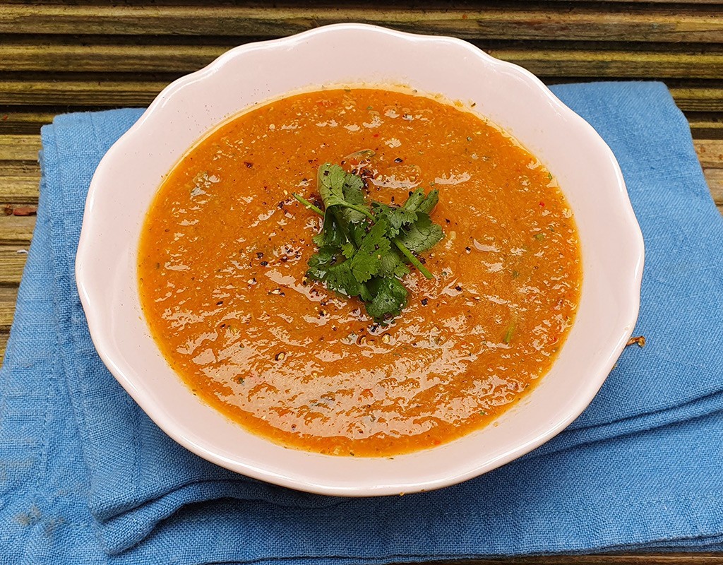 Tomato and carrot soup with broccoli