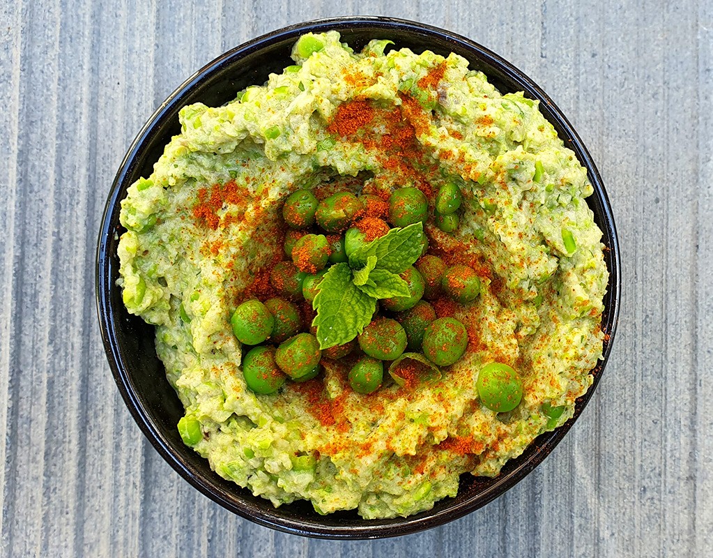 Baba ganoush with green peas