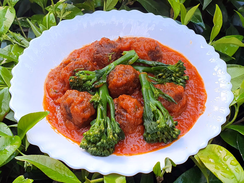 Meatballs with broccoli in red pepper sauce