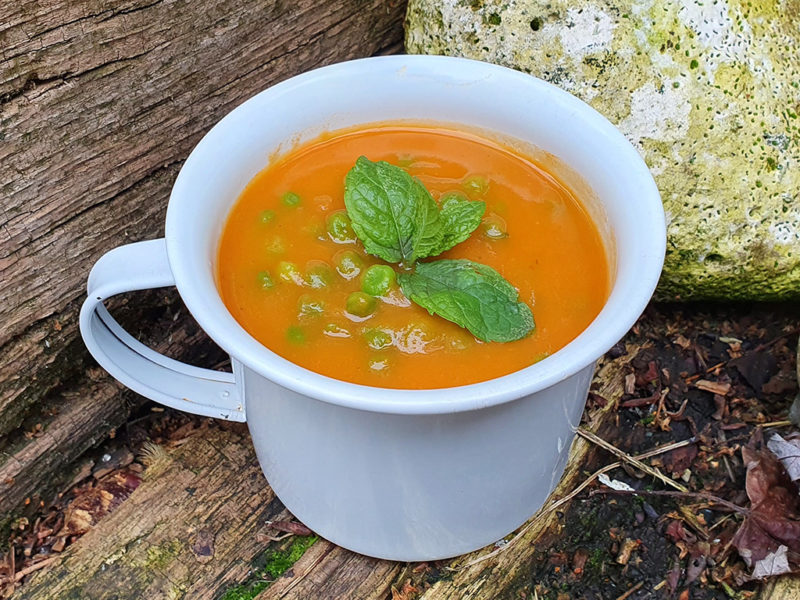 Spiced sweet potato and green pea soup