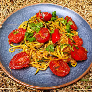 Balsamic courgetti with tomatoes