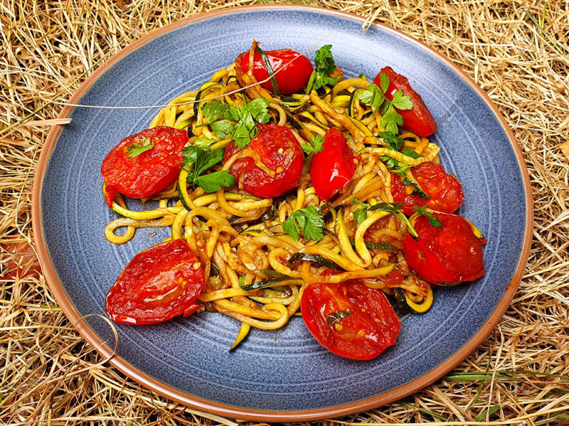 Balsamic courgetti with tomatoes