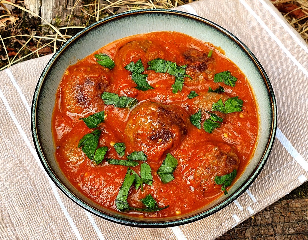 Meatballs in barbecued aubergine and tomato sauce