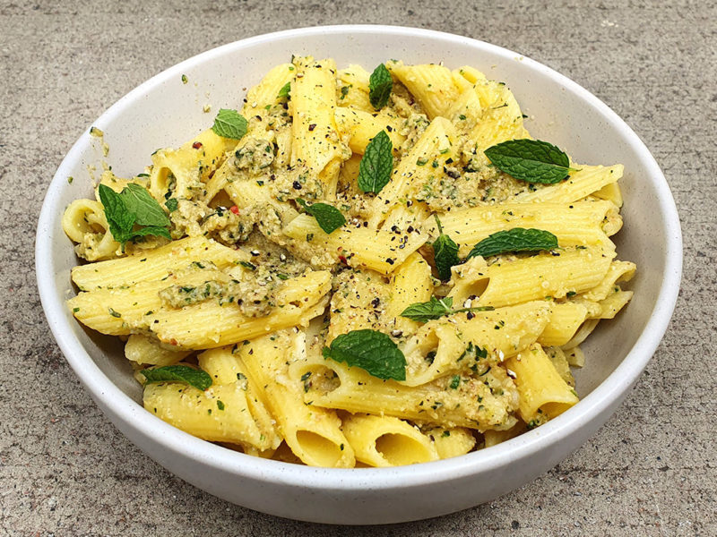 Pasta with courgette pesto