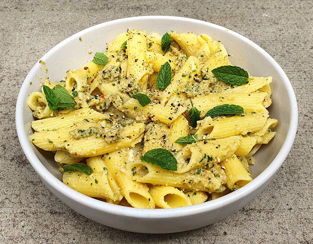 Pasta with courgette pesto