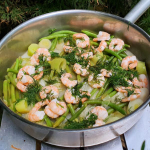 Sauteed leek and green beans with prawns