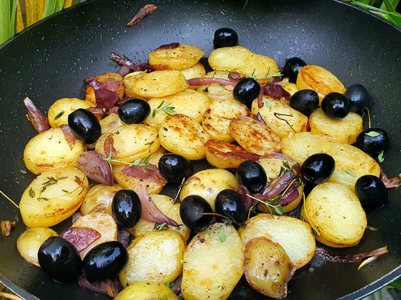 Sauteed potatoes with caramelised onion and olives