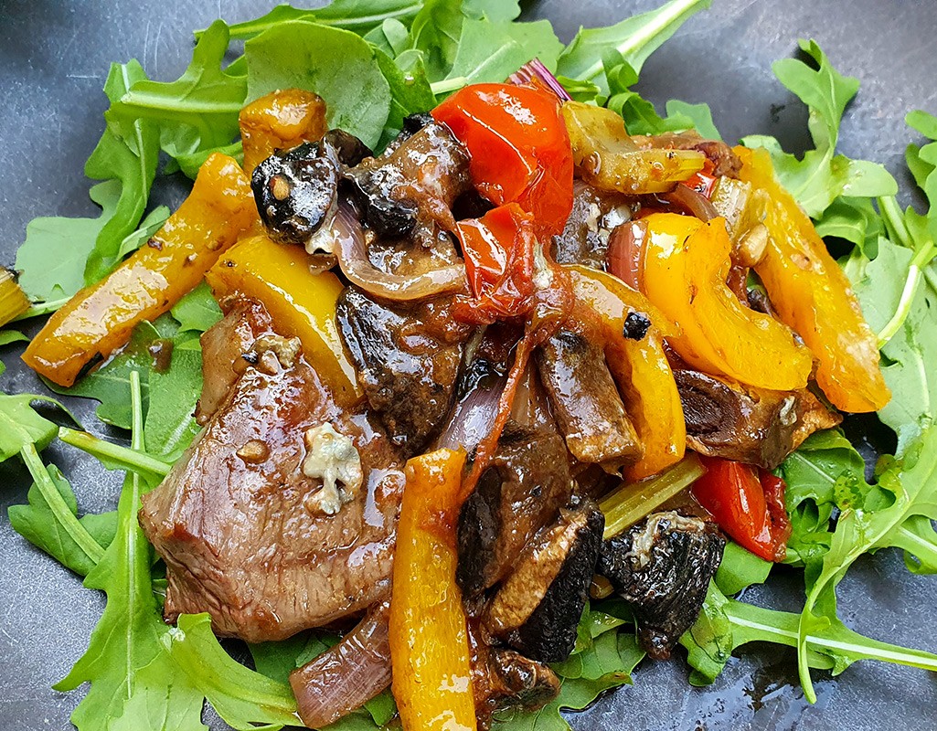 Steak with mushroom peperonata