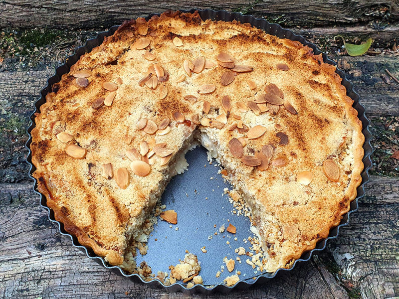 Vegan apple and almond crumble pie