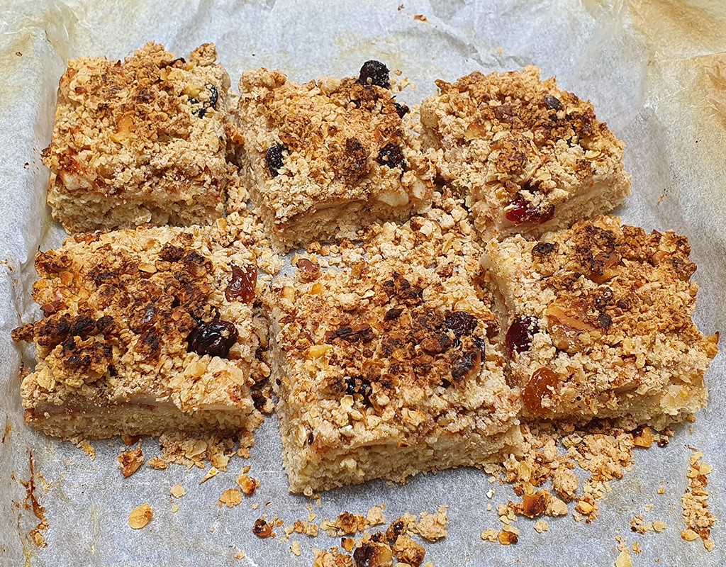 Vegan apple and oat bars