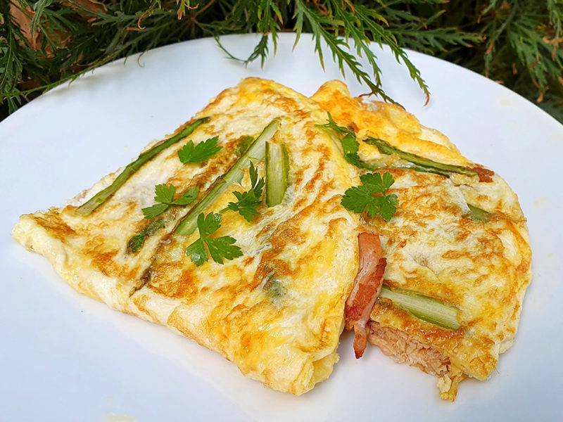 Asparagus omelette with bacon and cheese