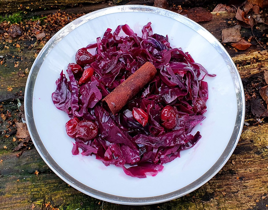 Braised red cabbage with sour cherries