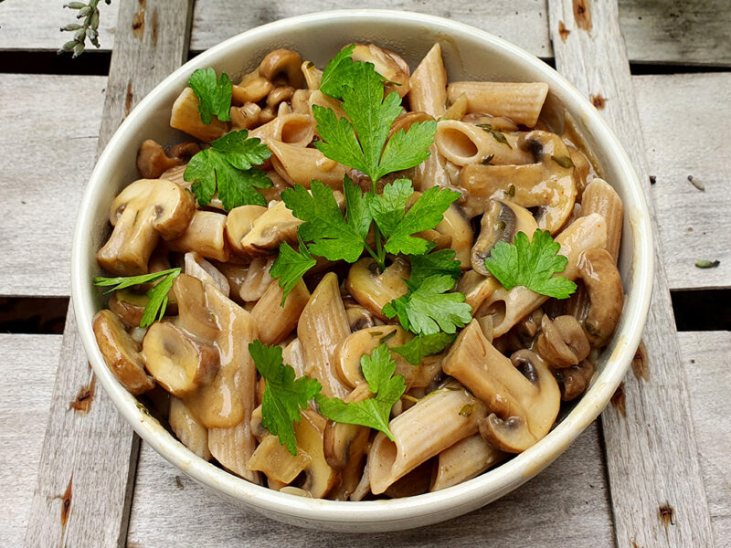 Pasta with vegan creamy mushroom sauce