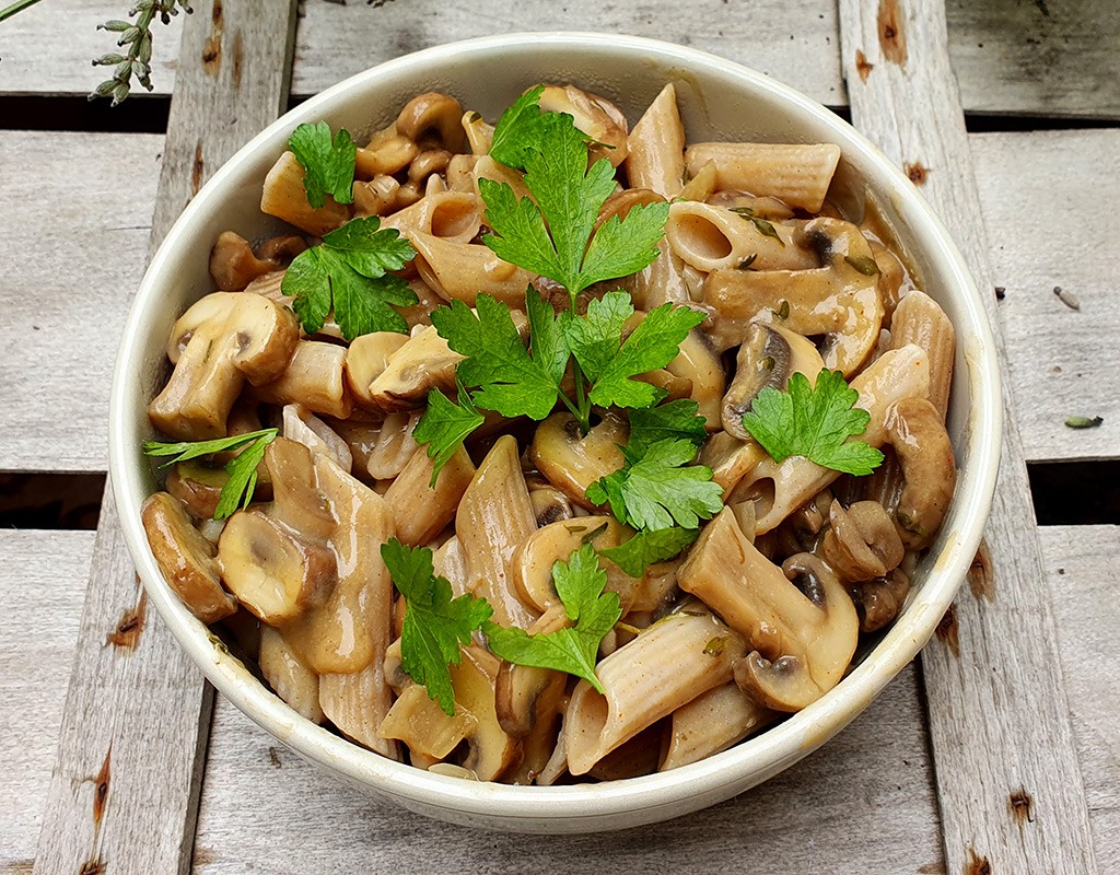 Pasta with vegan creamy mushroom sauce