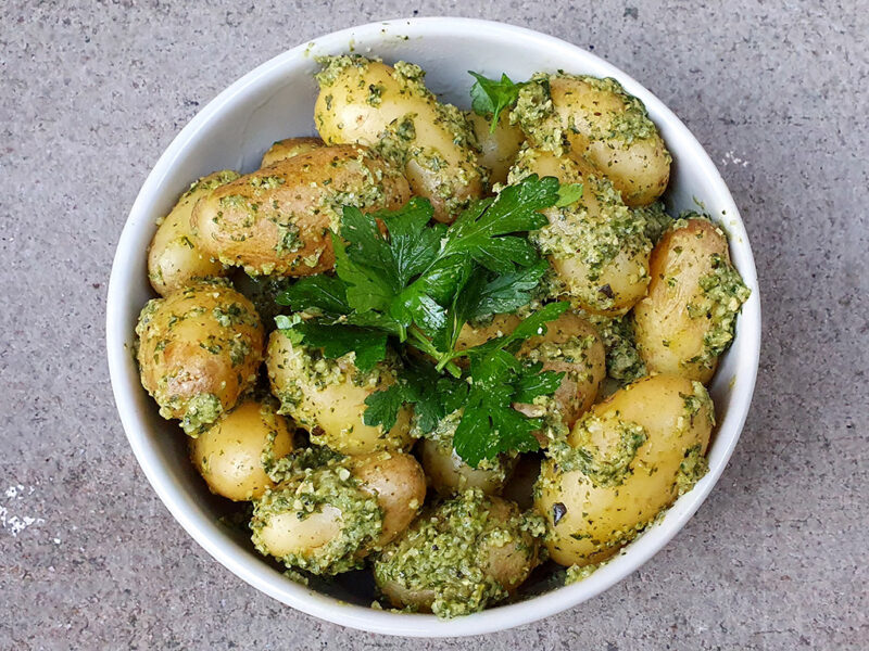 Potato salad with courgette and spinach sauce