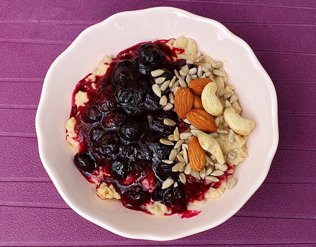 Vegan lemon and blueberry porridge