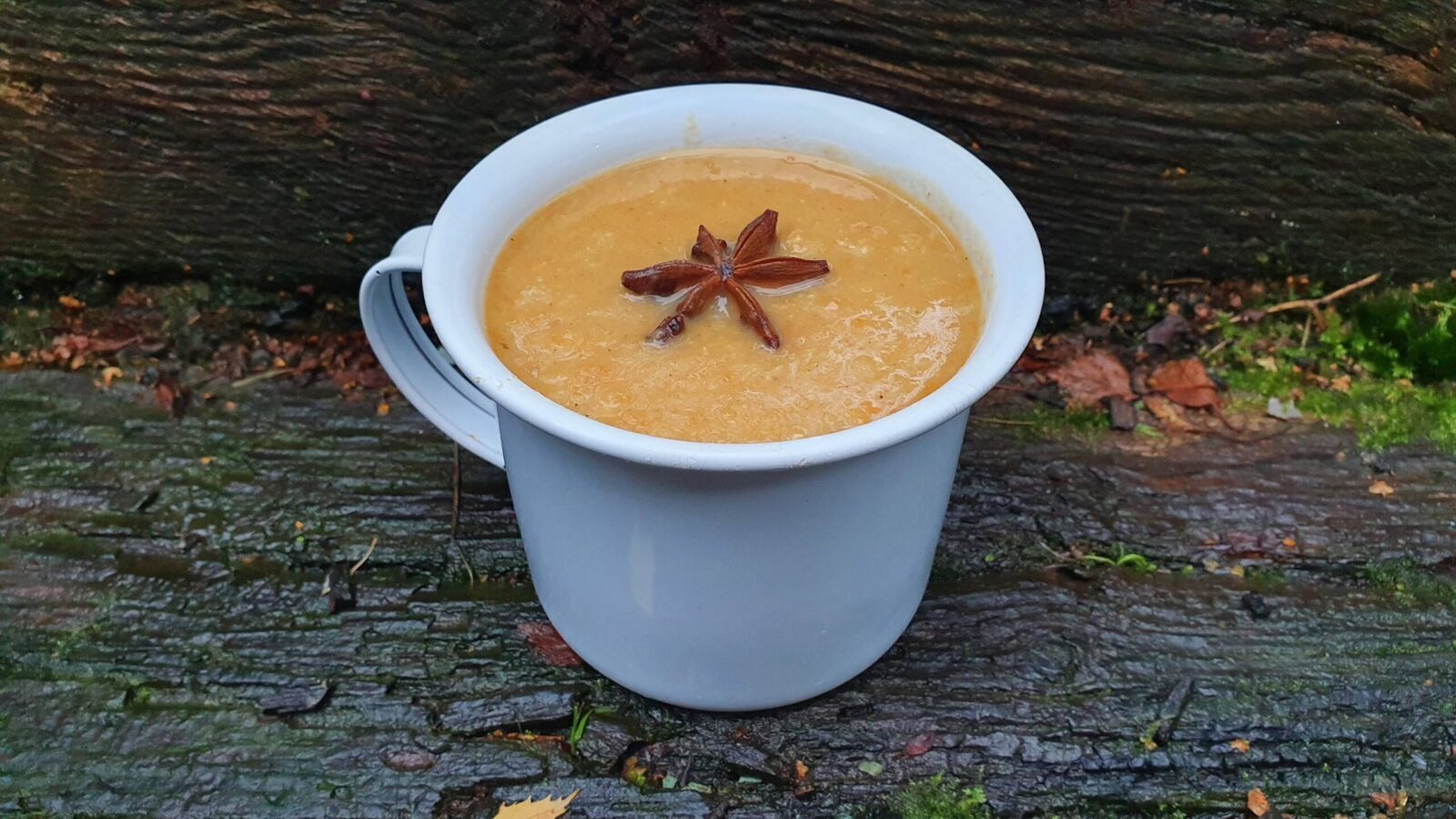 Winter spiced carrot and red lentil soup