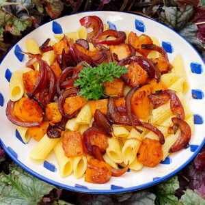 Pasta with caramelised squash and onion