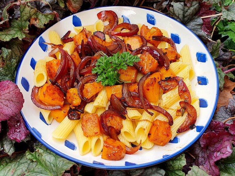 Pasta with caramelised squash and onion