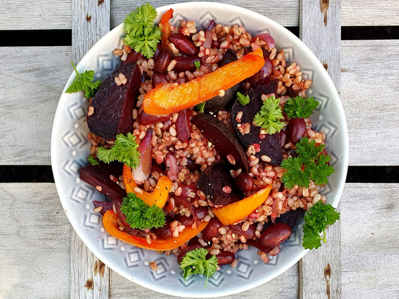 Rice salad with beans and roasted beetroot